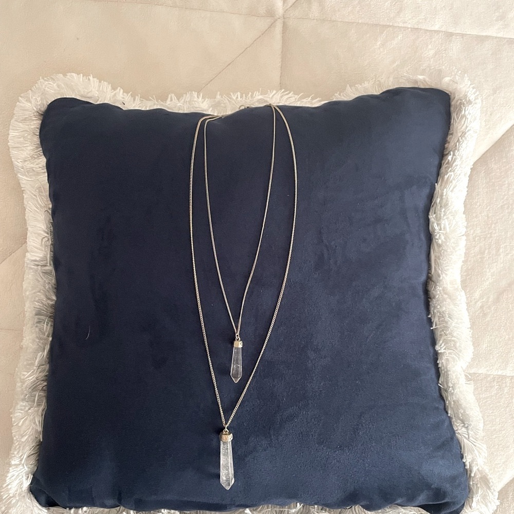 Sliver Metal double strand necklace with crystals.